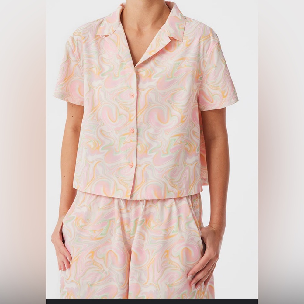outdoor voices solar cool swirl shirt and shorts set